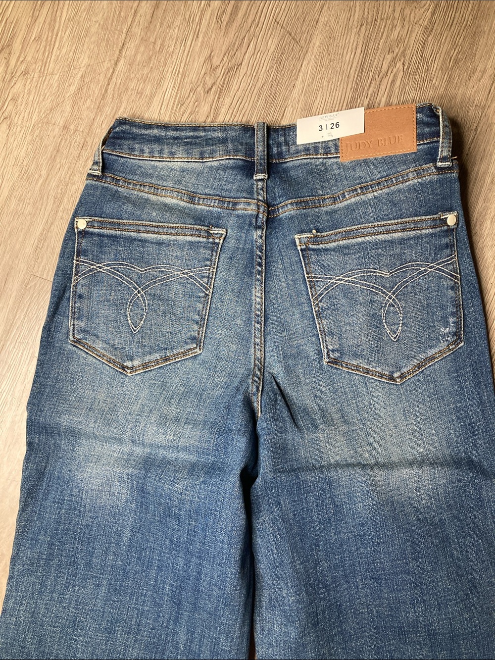 Judy Blue Medium Wash Blue Jeans - Picture 8 of 12
